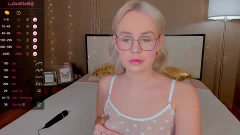 Bella online show from 1, 3, 2025