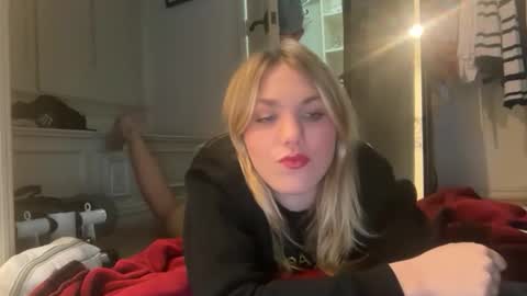 Snapshot of bellaxrxx chatting on 20, 4, 2026 Bella 3 online show from 20, 4, 2026