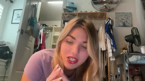 Snapshot of bellaxrxx chatting on 1, 5, 2026 Bella 3 online show from 1, 5, 2026