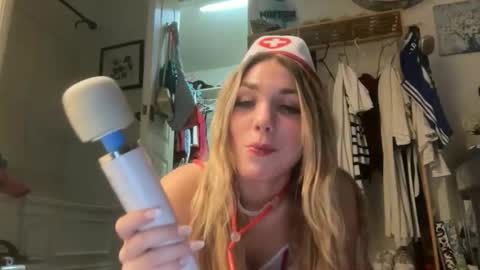 Snapshot of bellaxrxx chatting on 3, 5, 2026 Bella 3 online show from 3, 5, 2026