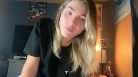 Snapshot of bellaxrxx chatting on 12, 5, 2026 Bella 3 online show from 12, 5, 2026