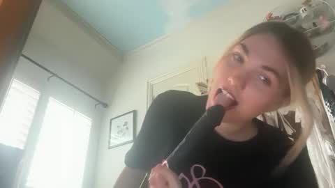 Snapshot of bellaxrxx chatting on 15, 5, 2026 Bella 3 online show from 15, 5, 2026