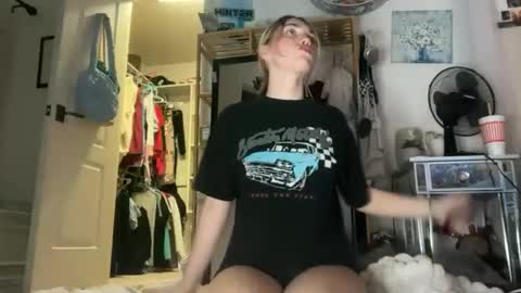 Snapshot of bellaxrxx chatting on 18, 5, 2026 Bella 3 online show from 18, 5, 2026