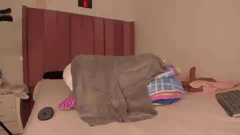 Bella online show from 11, 3, 2025