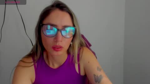 Snapshot of bellaxthompson chatting on 9, 4, 2026 Bella T. online show from 9, 4, 2026