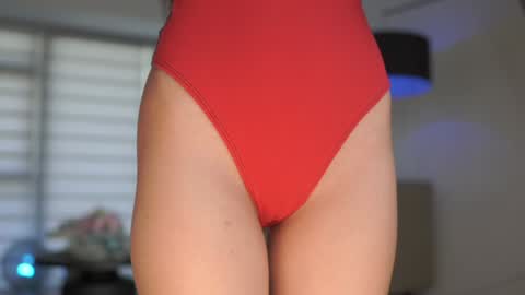 Snapshot of belle_adrienne chatting on 4, 10, 2025 Belle Adrienne  IG  online show from 4, 10, 2025