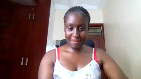 Snapshot of belle_estelles chatting on 13, 11, 2025 belle_estelles online show from 13, 11, 2025