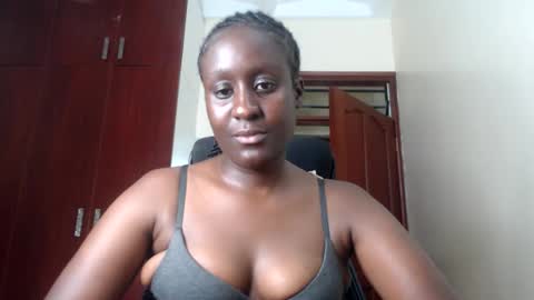 Snapshot of belle_estelles chatting on 15, 11, 2025 belle_estelles online show from 15, 11, 2025