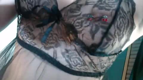Snapshot of belle_ragazee chatting on 6, 6, 2026 belle_ragazee online show from 6, 6, 2026