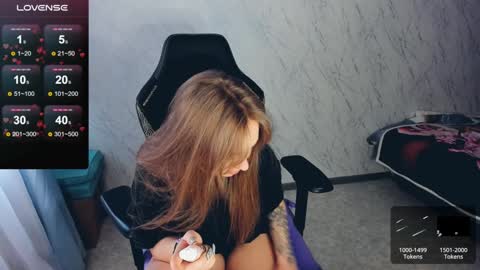 Snapshot of bellezza_ chatting on 1, 2, 2025 Your Annabelle Wolf online show from 1, 2, 2025