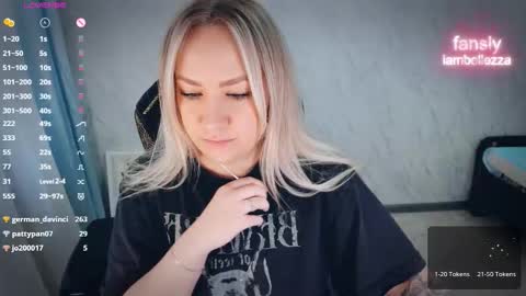 Snapshot of bellezza_ chatting on 3, 3, 2026 Your Annabelle Wolf online show from 3, 3, 2026