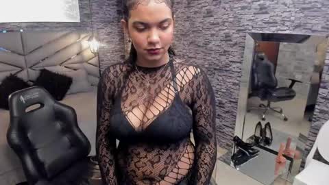 Snapshot of bellybigboobs chatting on 31, 10, 2025 Belly online show from 31, 10, 2025