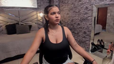 Snapshot of bellybigboobs chatting on 5, 11, 2025 Belly online show from 5, 11, 2025