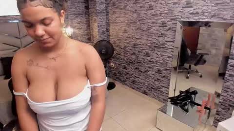 Snapshot of bellybigboobs chatting on 8, 11, 2025 Belly online show from 8, 11, 2025