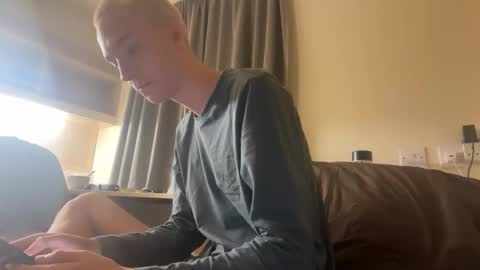 benji_j8 online show from 14, 11, 2025