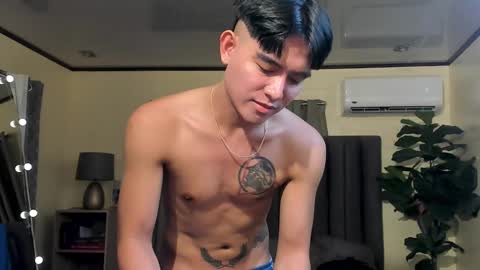 Snapshot of bentlyfuck chatting on 29, 10, 2025 bentlyfuck online show from 29, 10, 2025