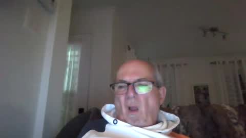 Snapshot of bernard1102 chatting on 3, 12, 2024 bernard1102 online show from 3, 12, 2024