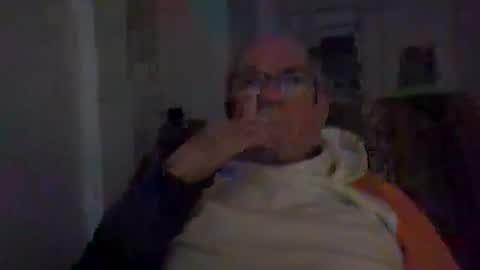 Snapshot of bernard1102 chatting on 15, 12, 2024 bernard1102 online show from 15, 12, 2024