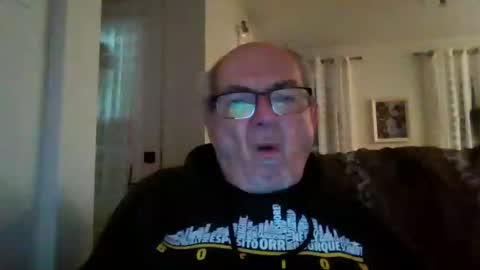 Snapshot of bernard1102 chatting on 6, 1, 2025 bernard1102 online show from 6, 1, 2025