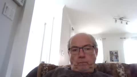 Snapshot of bernard1102 chatting on 8, 1, 2025 bernard1102 online show from 8, 1, 2025