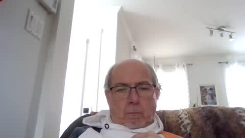 Snapshot of bernard1102 chatting on 10, 1, 2025 bernard1102 online show from 10, 1, 2025