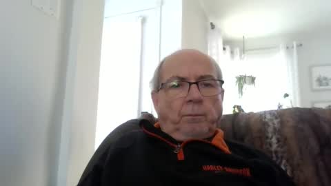 bernard1102 online show from 28, 2, 2025