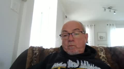 Snapshot of bernard1102 chatting on 15, 9, 2025 bernard1102 online show from 15, 9, 2025