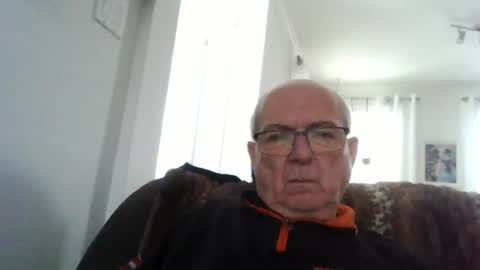 Snapshot of bernard1102 chatting on 21, 12, 2025 bernard1102 online show from 21, 12, 2025