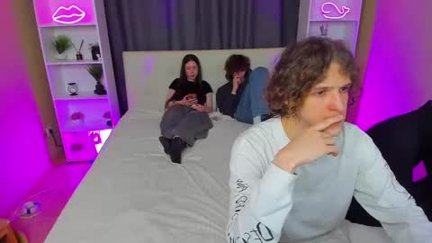 Danny and Kira online show from 4, 3, 2025