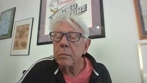 Snapshot of bestshot1951 chatting on 23, 10, 2025 bestshot1951 online show from 23, 10, 2025