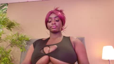 Snapshot of betsybennet chatting on 27, 11, 2025 BETSY online show from 27, 11, 2025