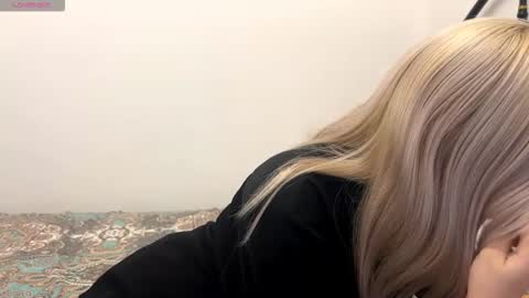 BlondeReka ITS MY 1st DAY HERE online show from 25, 11, 2025