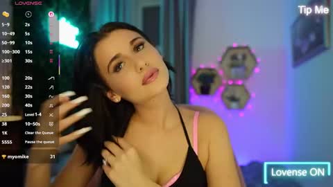 Betty Grey online show from 9, 10, 2025