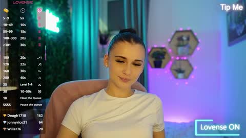 Betty Grey online show from 17, 10, 2025