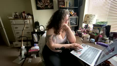 Betty Cake online show from 19, 12, 2024