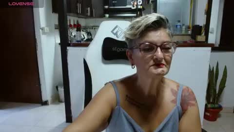 Snapshot of bety_cum3 chatting on 25, 6, 2026 bibiana online show from 25, 6, 2026