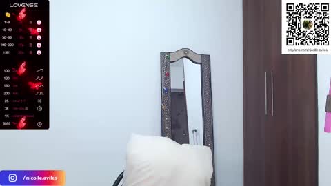 Snapshot of beuty_goddes777 chatting on 28, 2, 2025 Nicolle Aviles online show from 28, 2, 2025