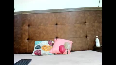 Bianca Escobar online show from 21, 11, 2025