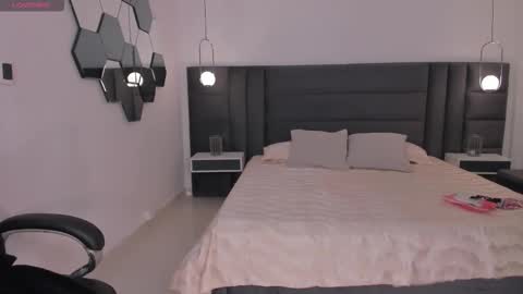 Bianca Pierce online show from 8, 11, 2025