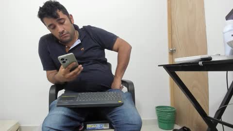 Snapshot of big_dad69 chatting on 30, 11, 2025 Tommy online show from 30, 11, 2025