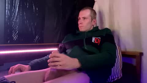 big_hairy_cock_is_horny online show from 21, 11, 2025