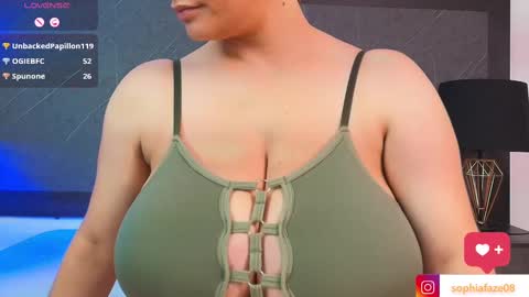 Snapshot of big_tits_in_your_face chatting on 26, 2, 2025 Tell me Sophia  online show from 26, 2, 2025