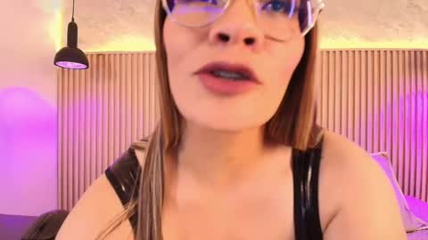 Snapshot of big_tits_in_your_face chatting on 18, 12, 2025 Tell me Sophia online show from 18, 12, 2025