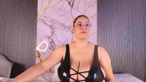 Snapshot of big_tits_in_your_face chatting on 1, 3, 2026 Tell me Sophia online show from 1, 3, 2026