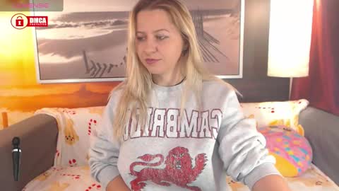 Snapshot of bigboobsarri chatting on 9, 12, 2024 BigBoobsArri online show from 9, 12, 2024
