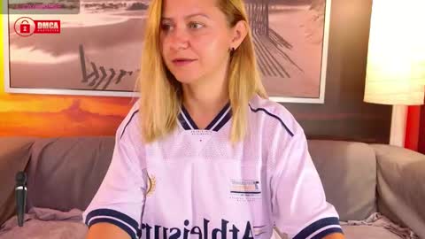 Snapshot of bigboobsarri chatting on 22, 9, 2025 BigBoobsArri online show from 22, 9, 2025