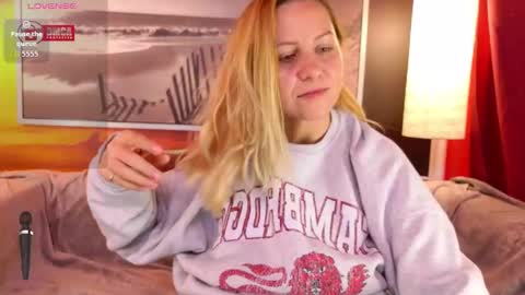 Snapshot of bigboobsarri chatting on 16, 10, 2025 BigBoobsArri online show from 16, 10, 2025