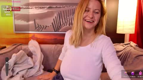 Snapshot of bigboobsarri chatting on 17, 10, 2025 BigBoobsArri online show from 17, 10, 2025