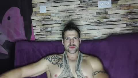 Snapshot of bigboyband chatting on 4, 2, 2025 Bigboyband online show from 4, 2, 2025