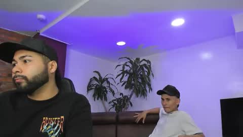 Snapshot of bigbros18 chatting on 14, 12, 2025 MOD ramon My team is mickey and roman online show from 14, 12, 2025